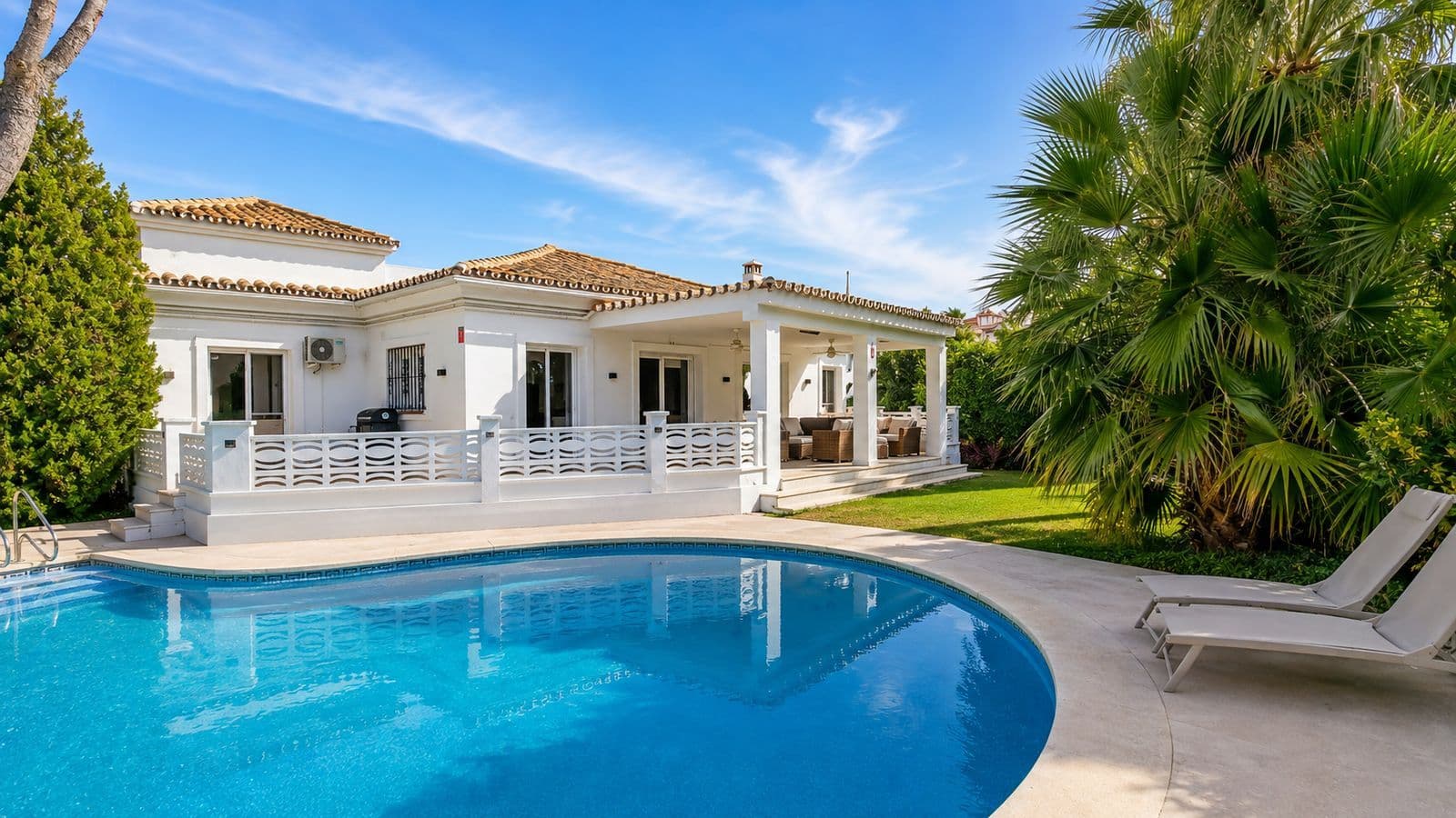 Detached Villa in Las Chapas, Marbella East
