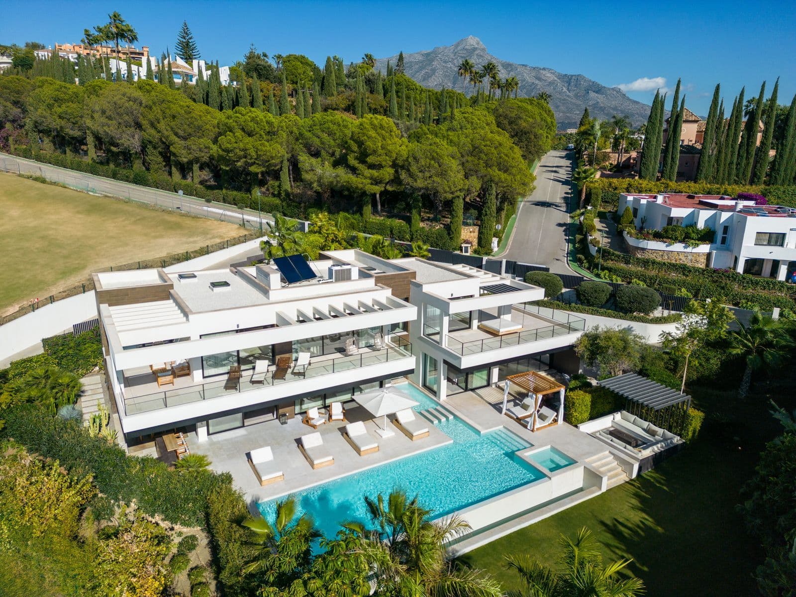 Detached Villa in Nueva Andalucía, Nueva Andalucía