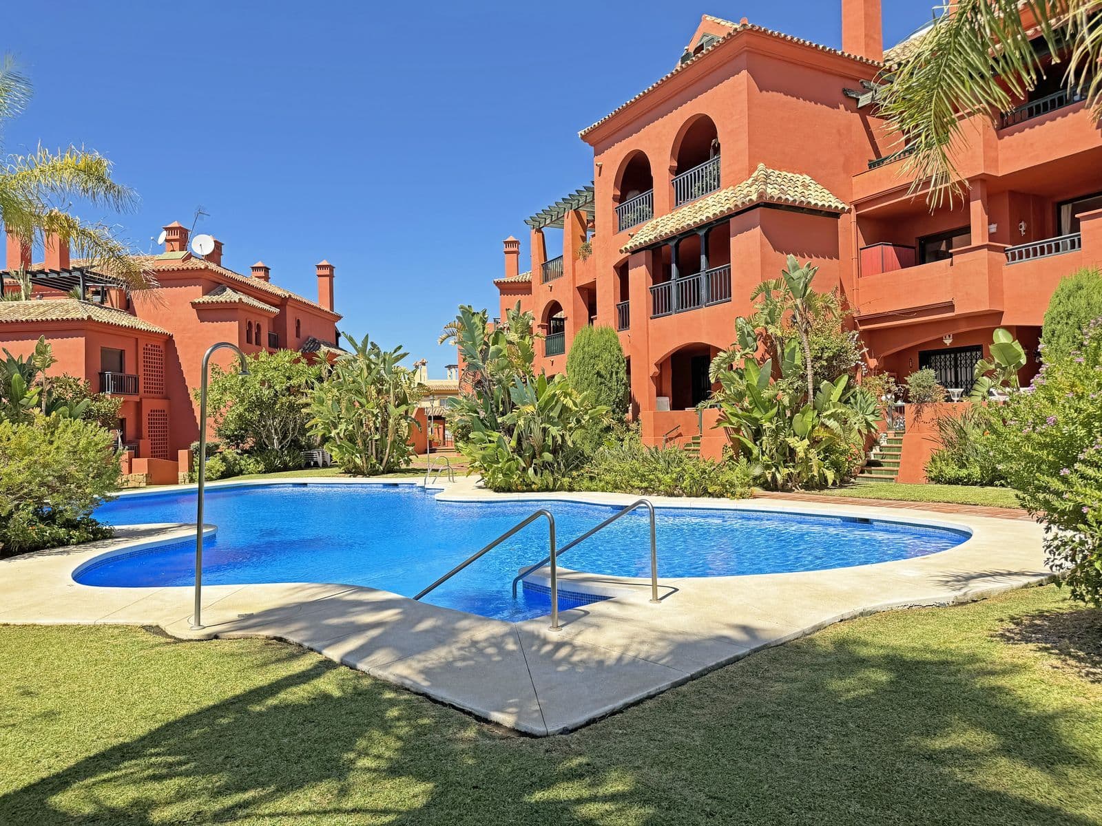 Middle Floor Apartment in Calahonda, Mijas