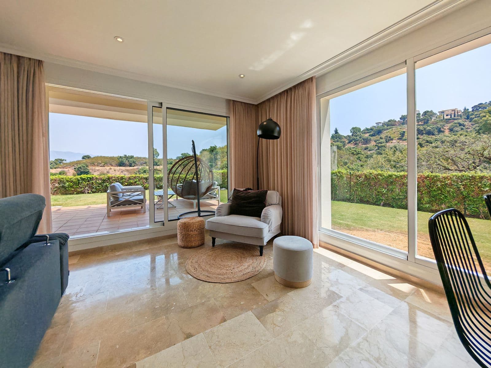 Ground Floor Apartment in La Mairena, Marbella East