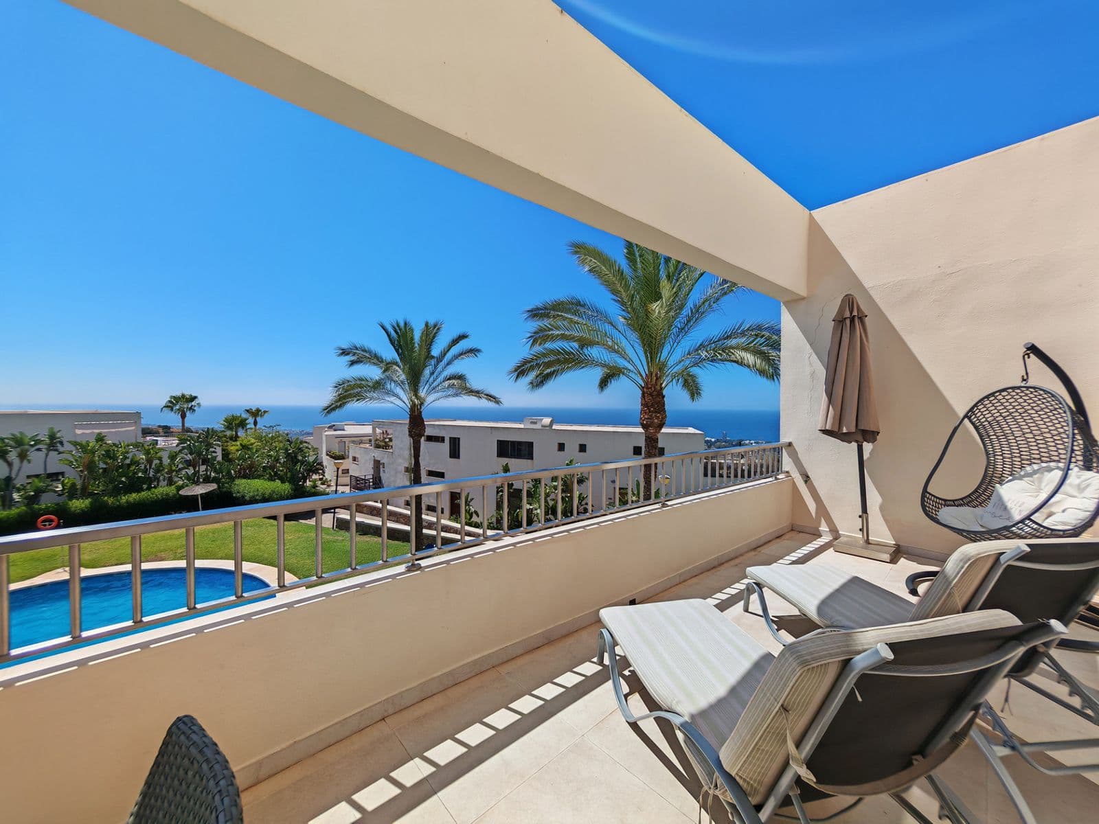 Middle Floor Apartment in Altos de los Monteros, Marbella East