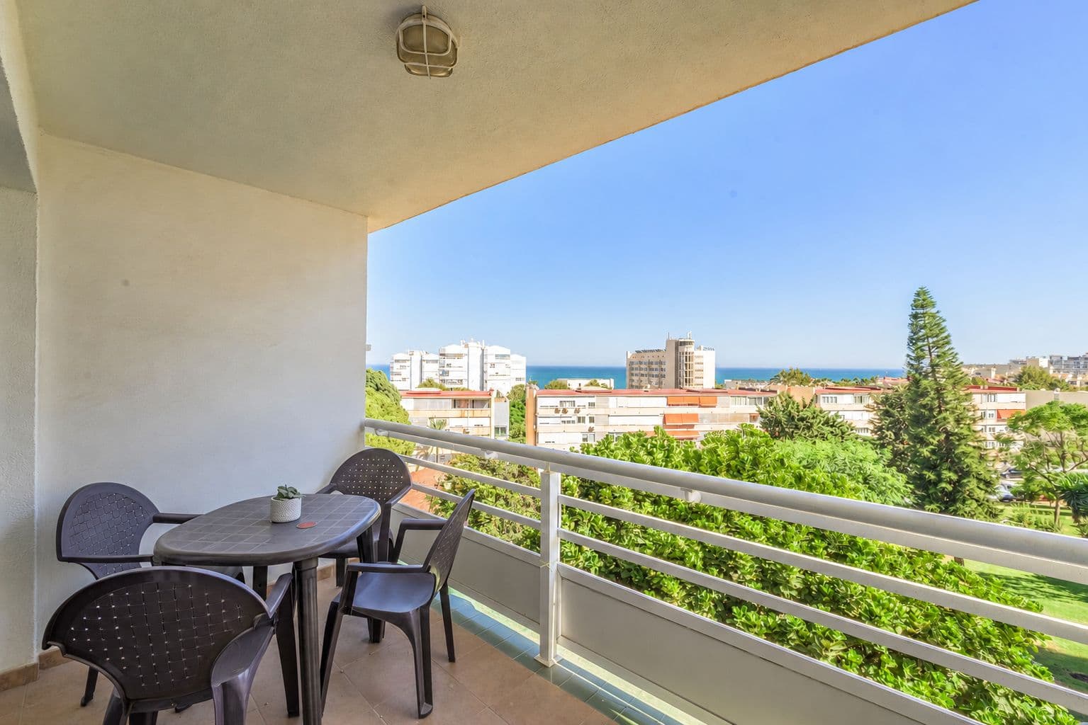 Middle Floor Apartment in La Carihuela, Torremolinos