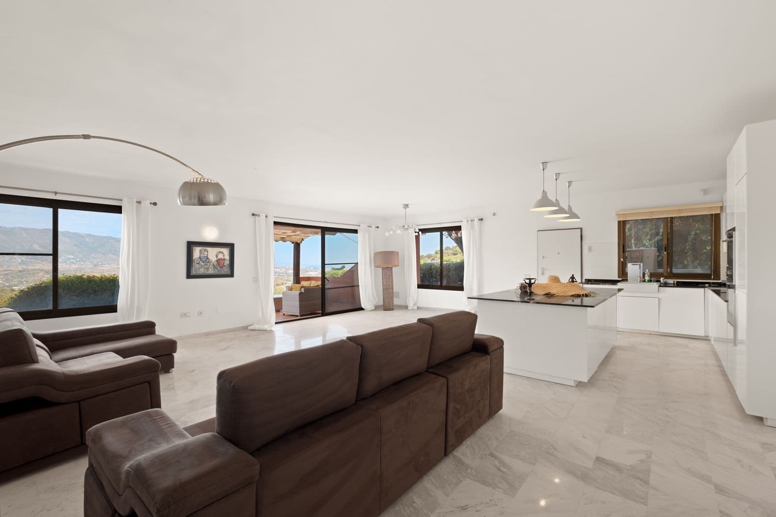 Ground Floor Apartment in La Mairena, Marbella East