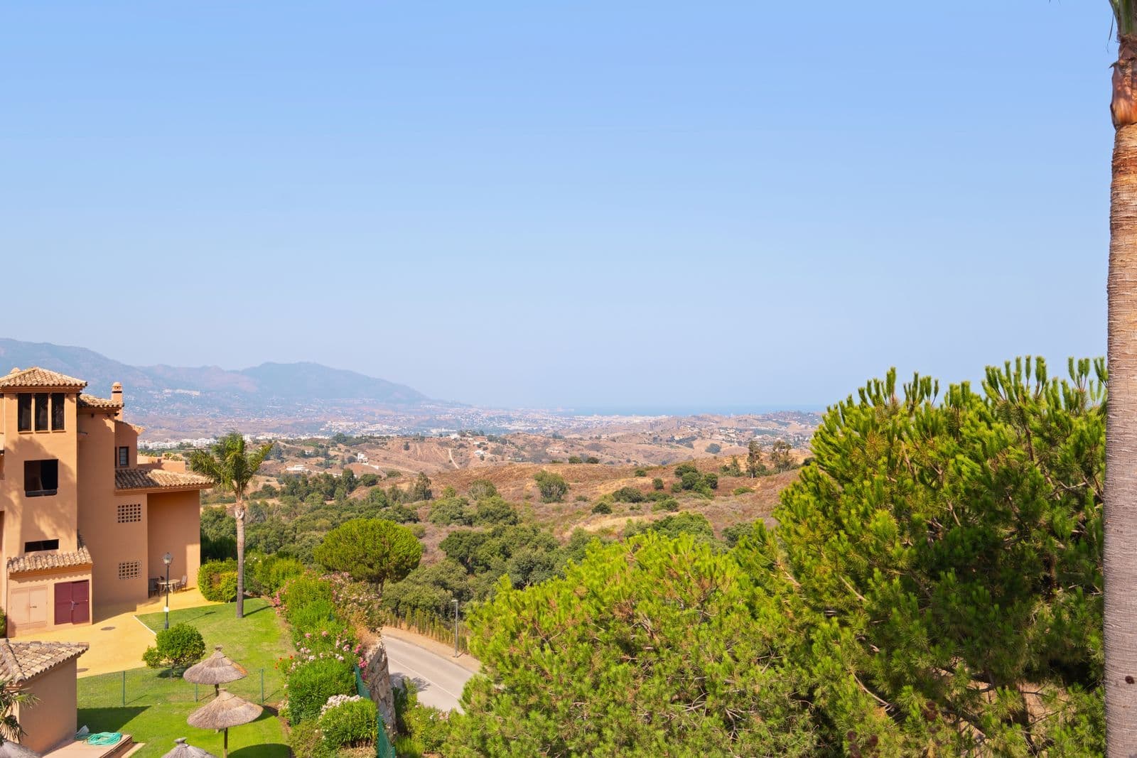 Penthouse in La Mairena, Marbella East