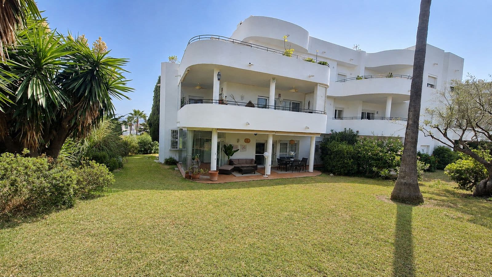 Middle Floor Apartment in Estepona, Estepona
