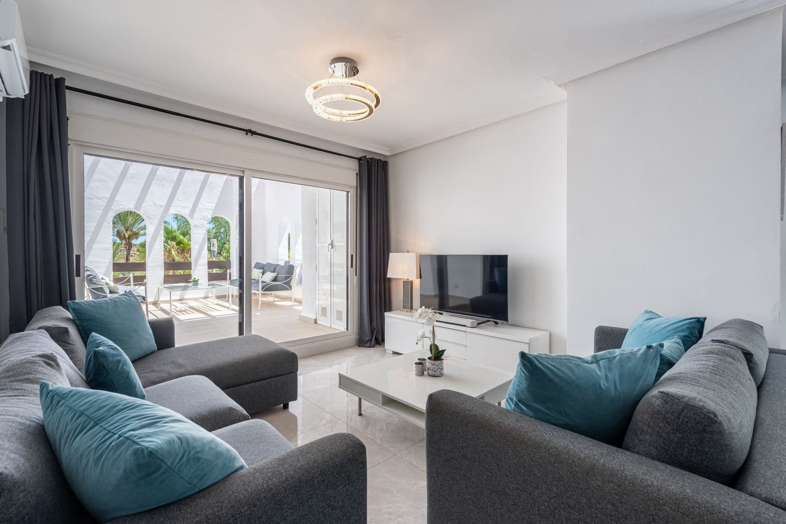 Middle Floor Apartment in Nueva Andalucía, Nueva Andalucía