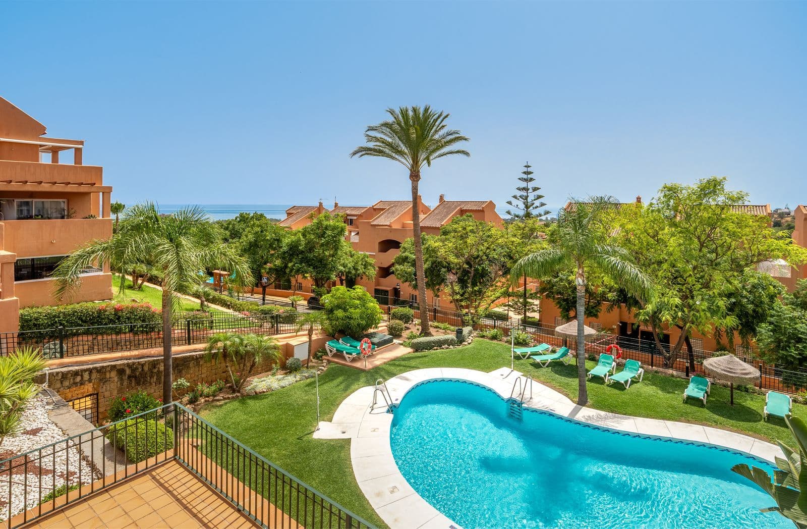 Middle Floor Apartment in Elviria, Marbella East