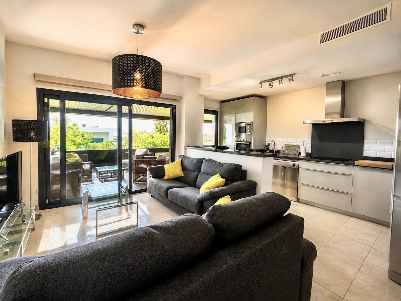 Middle Floor Apartment in Los Flamingos, Estepona