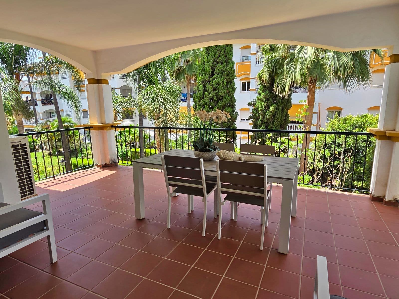 Middle Floor Apartment in Puerto Banús, Marbella
