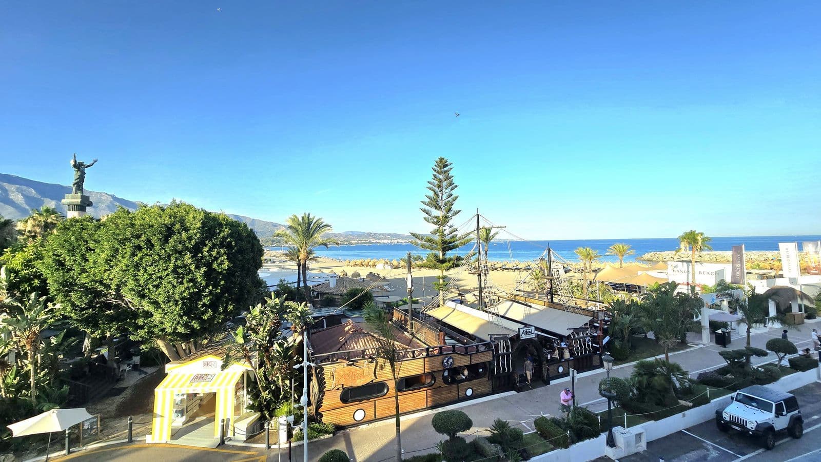 Middle Floor Apartment in Puerto Banús, Marbella