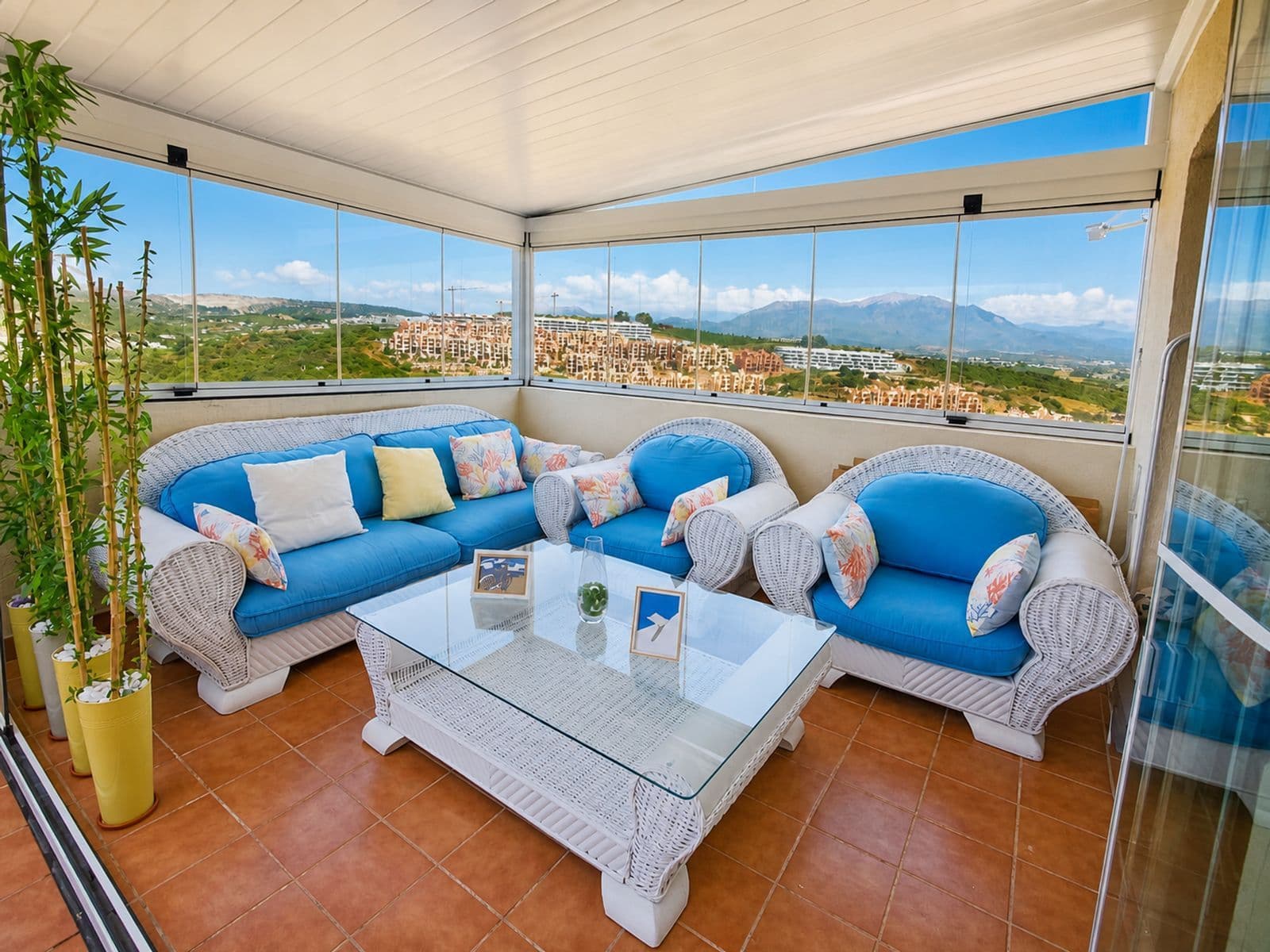 Middle Floor Apartment in La Duquesa, Manilva
