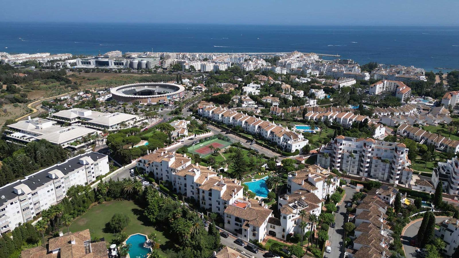 Middle Floor Apartment in Nueva Andalucía, Nueva Andalucía
