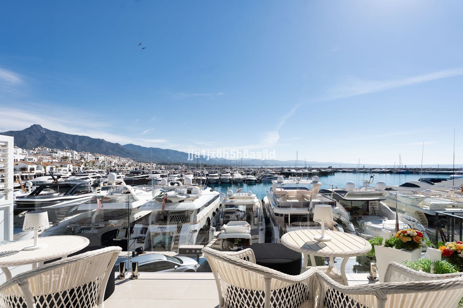 Middle Floor Apartment in Puerto Banús, Marbella
