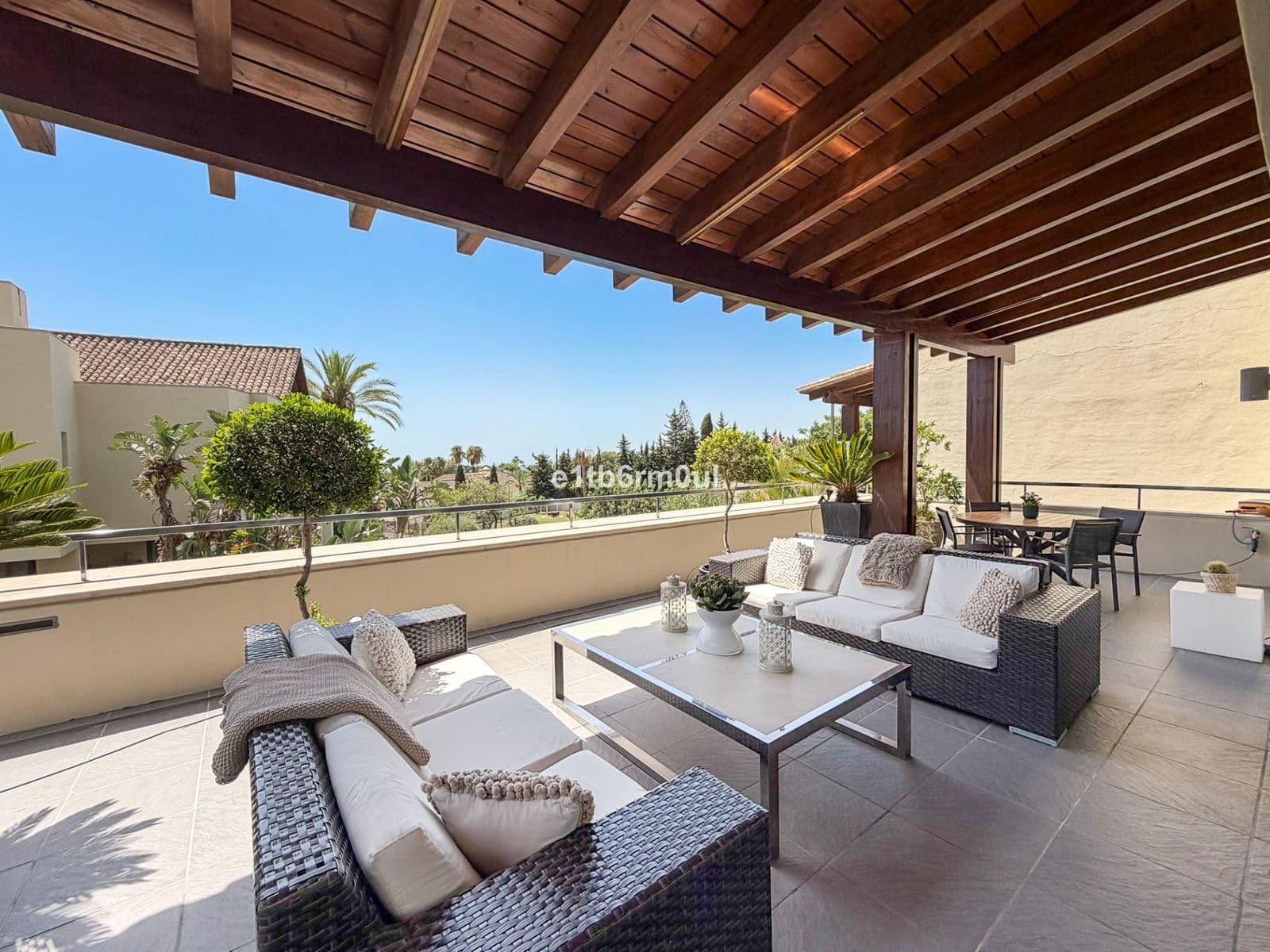 Middle Floor Apartment in The Golden Mile, Marbella