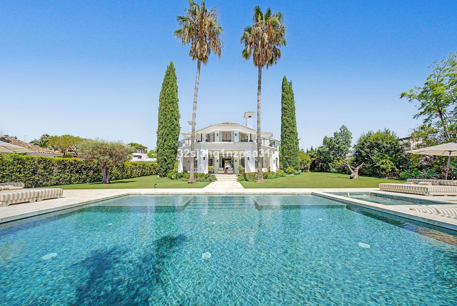 Detached Villa in Nueva Andalucía, Nueva Andalucía