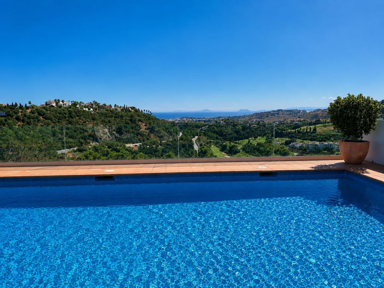 Middle Floor Apartment in Benahavís, Benahavís
