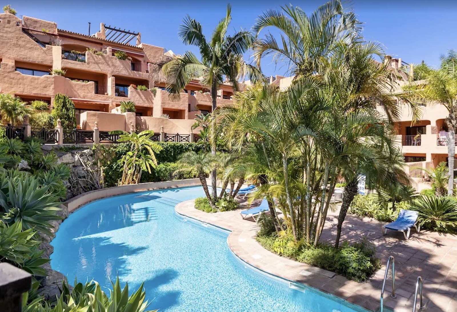 Middle Floor Apartment in Benahavís, Benahavís