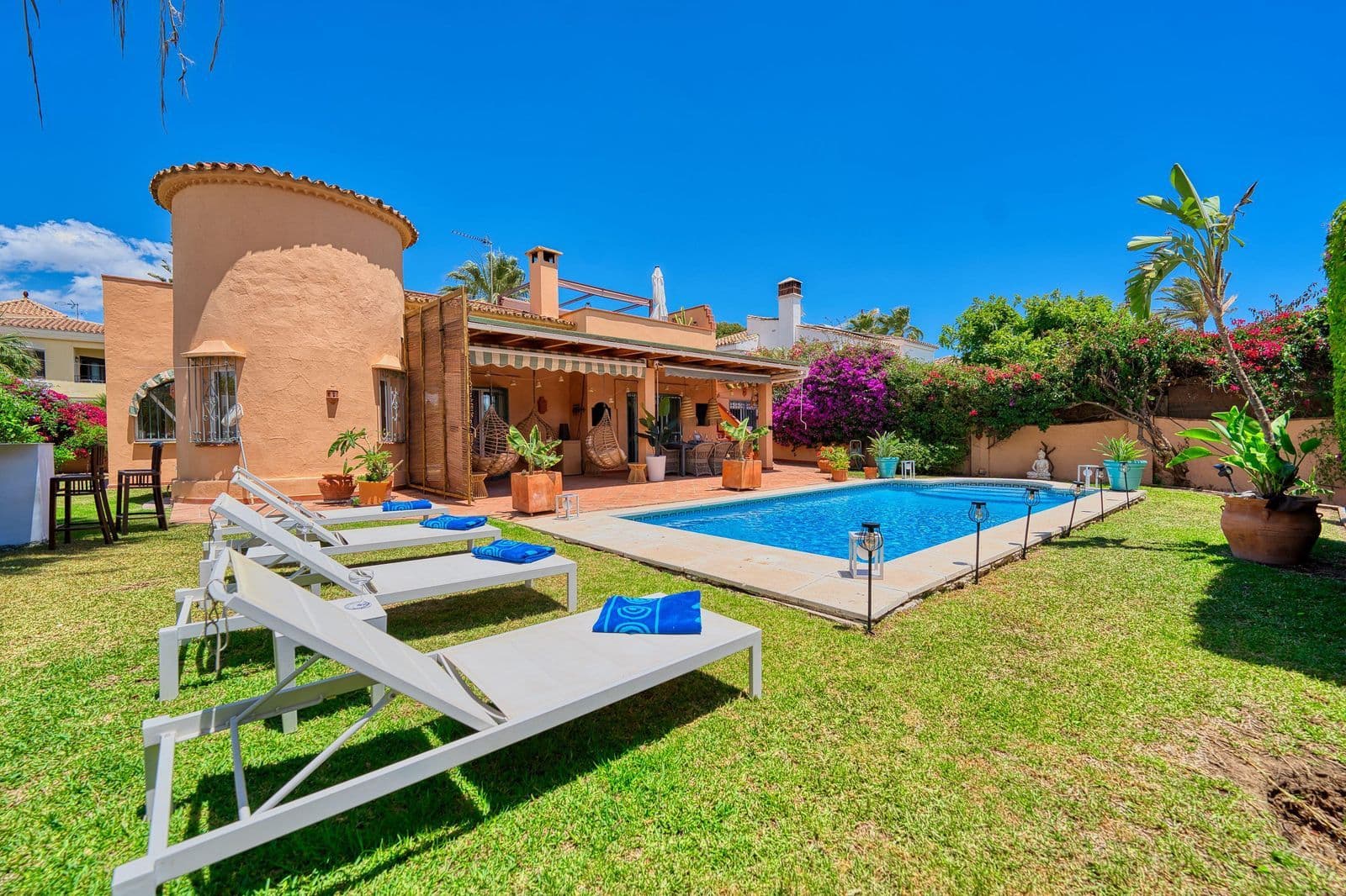 Detached Villa in El Rosario, Marbella East