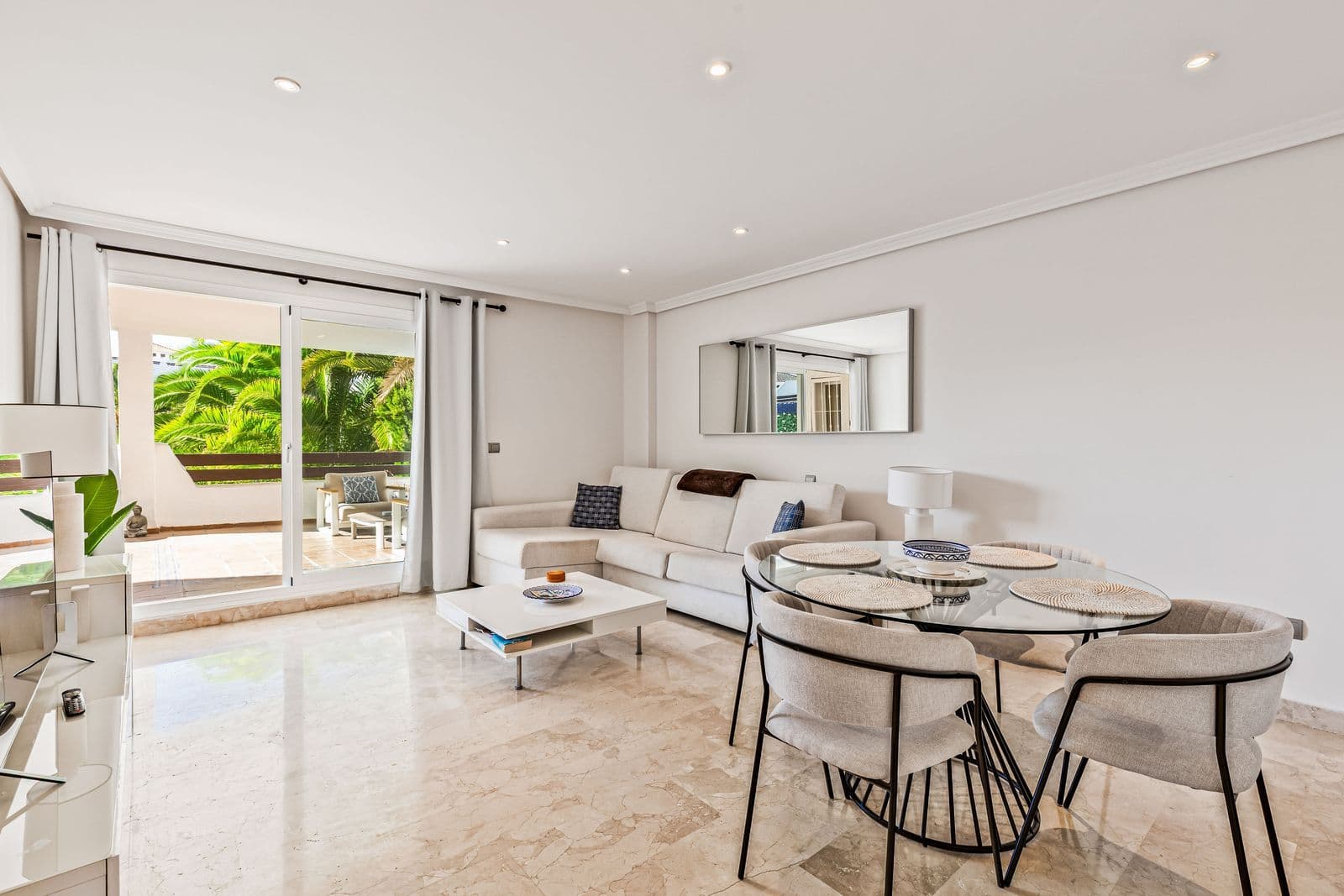 Middle Floor Apartment in Estepona, Estepona