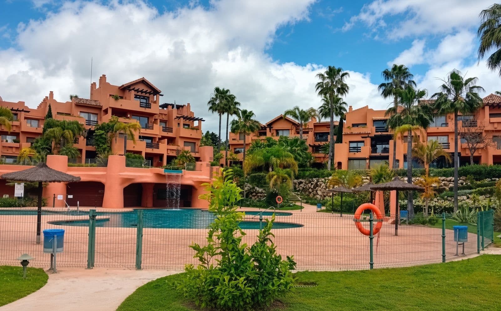 Middle Floor Apartment in Estepona, Estepona