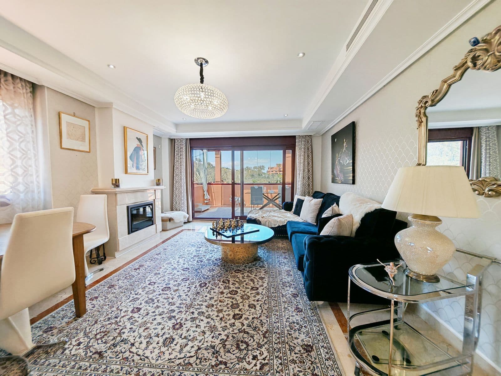 Duplex in La Mairena, Marbella East