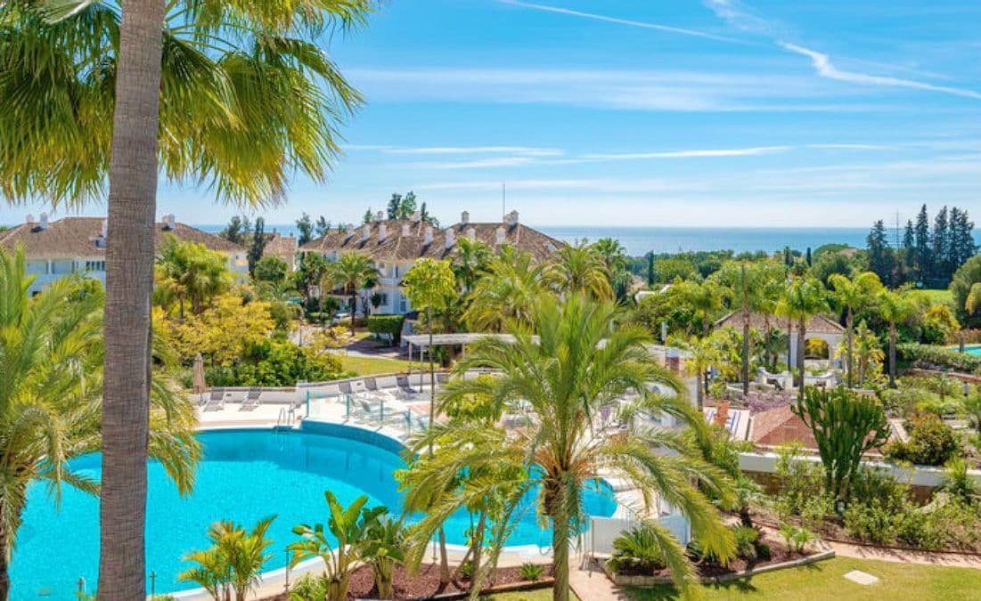 Middle Floor Apartment in The Golden Mile, Marbella