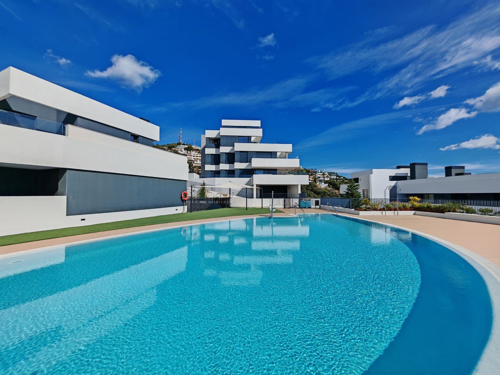 Middle Floor Apartment in Altos de los Monteros, Marbella East
