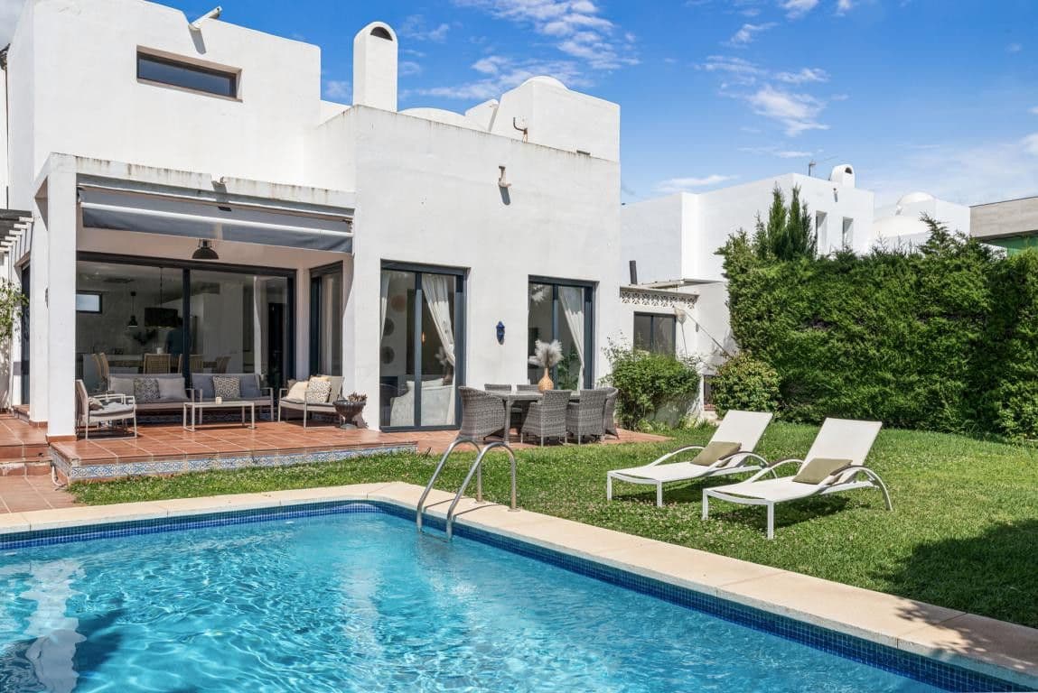 Detached Villa in Nueva Andalucía, Nueva Andalucía