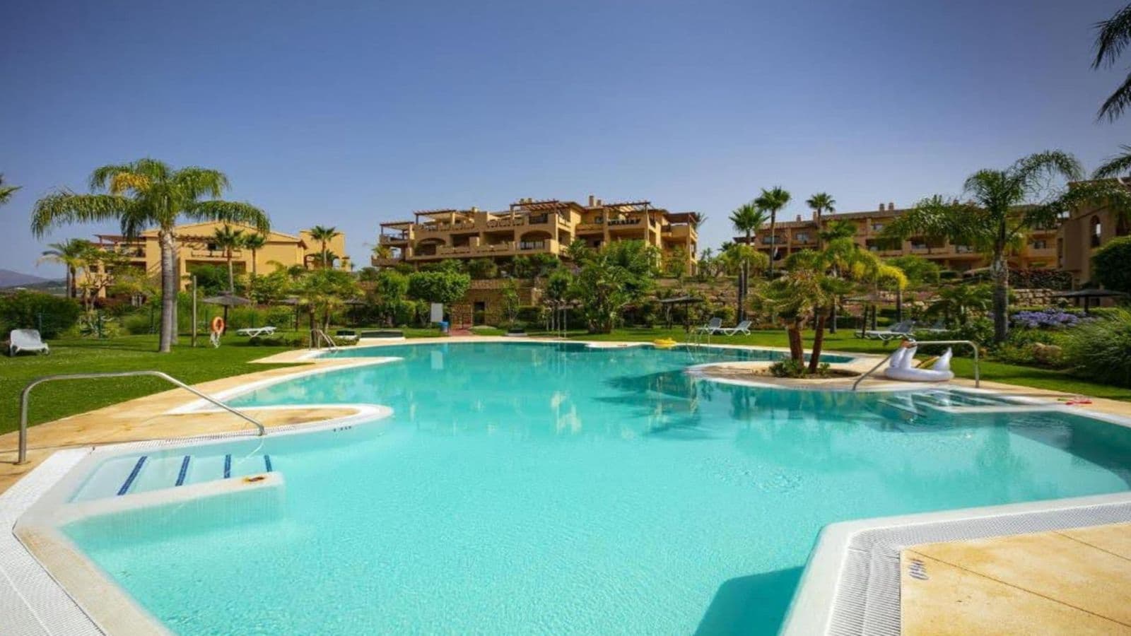Ground Floor Apartment in El Paraiso, Estepona