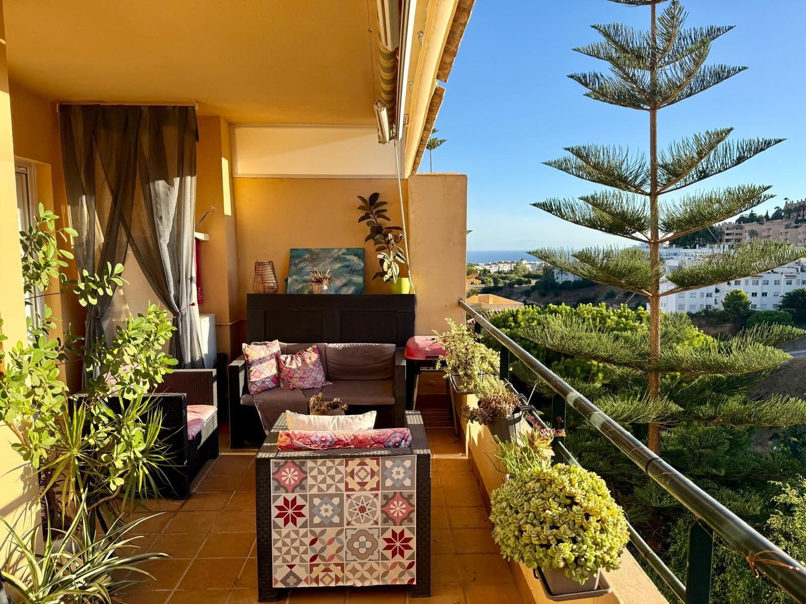 Middle Floor Apartment in Calahonda, Mijas