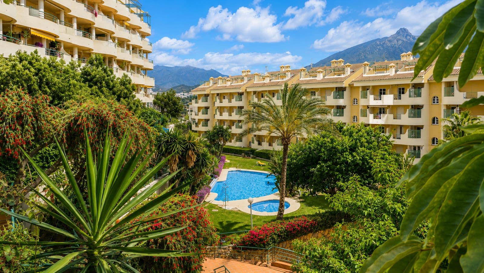 Middle Floor Apartment in Nueva Andalucía, Nueva Andalucía