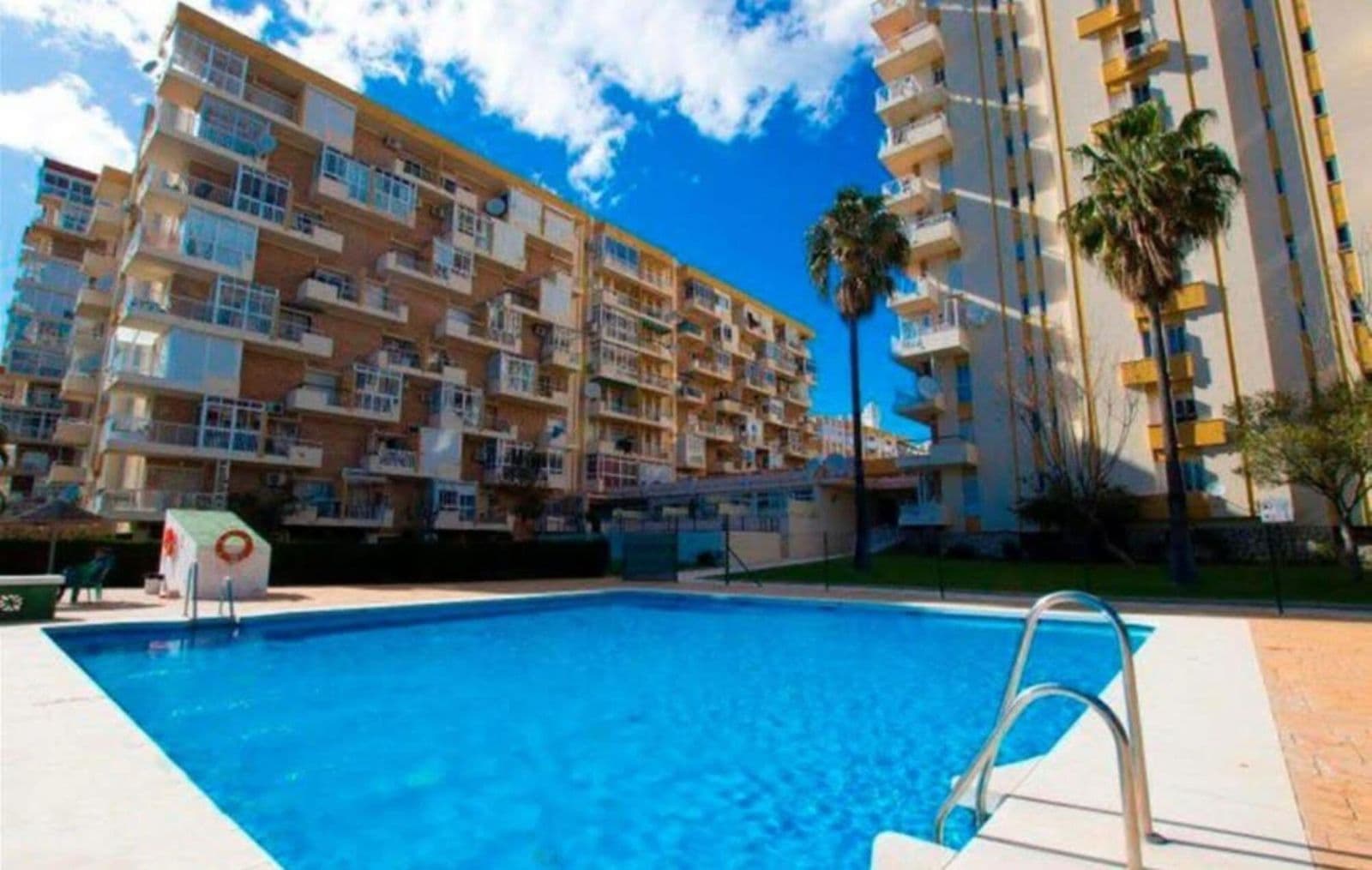 Middle Floor Apartment in Benalmadena Costa, Benalmádena