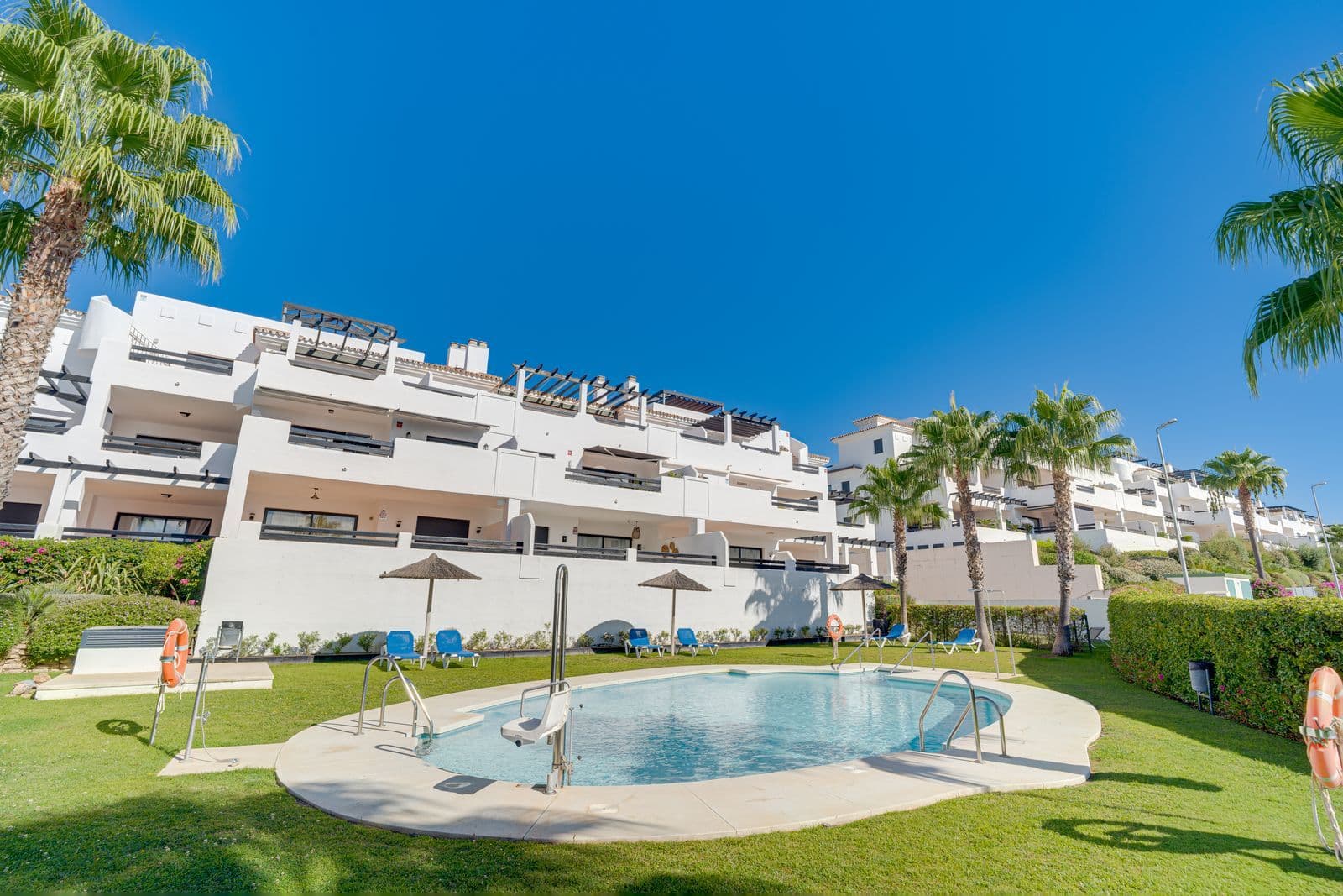 Middle Floor Apartment in Casares Playa, Casares