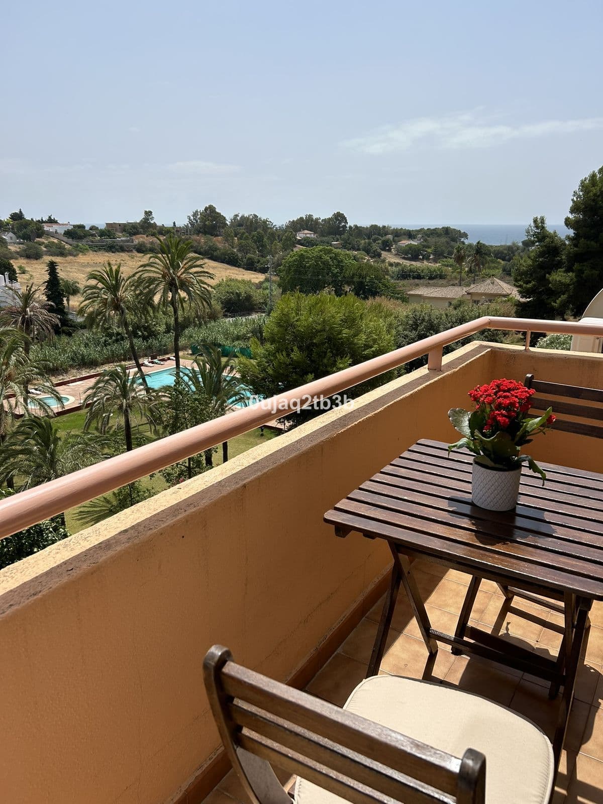 Middle Floor Apartment in New Golden Mile, Estepona