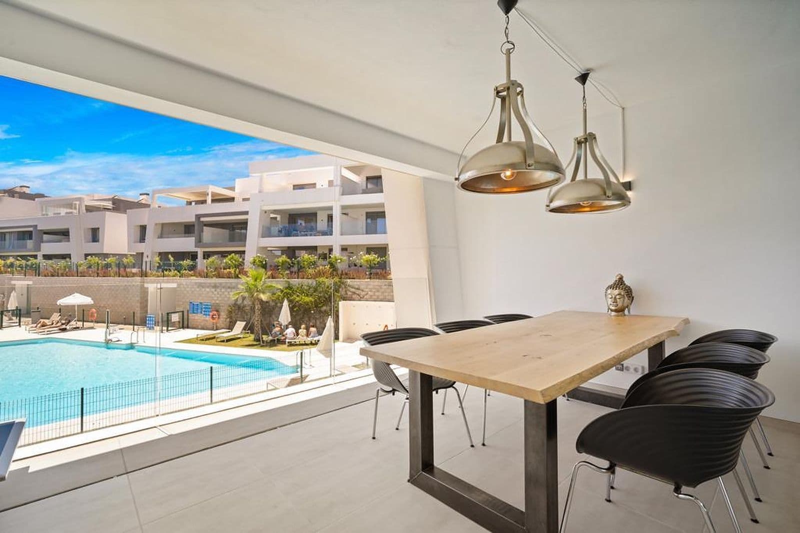 Middle Floor Apartment in Selwo, Estepona
