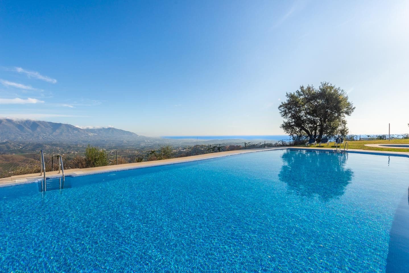 Townhouse in La Mairena, Marbella East