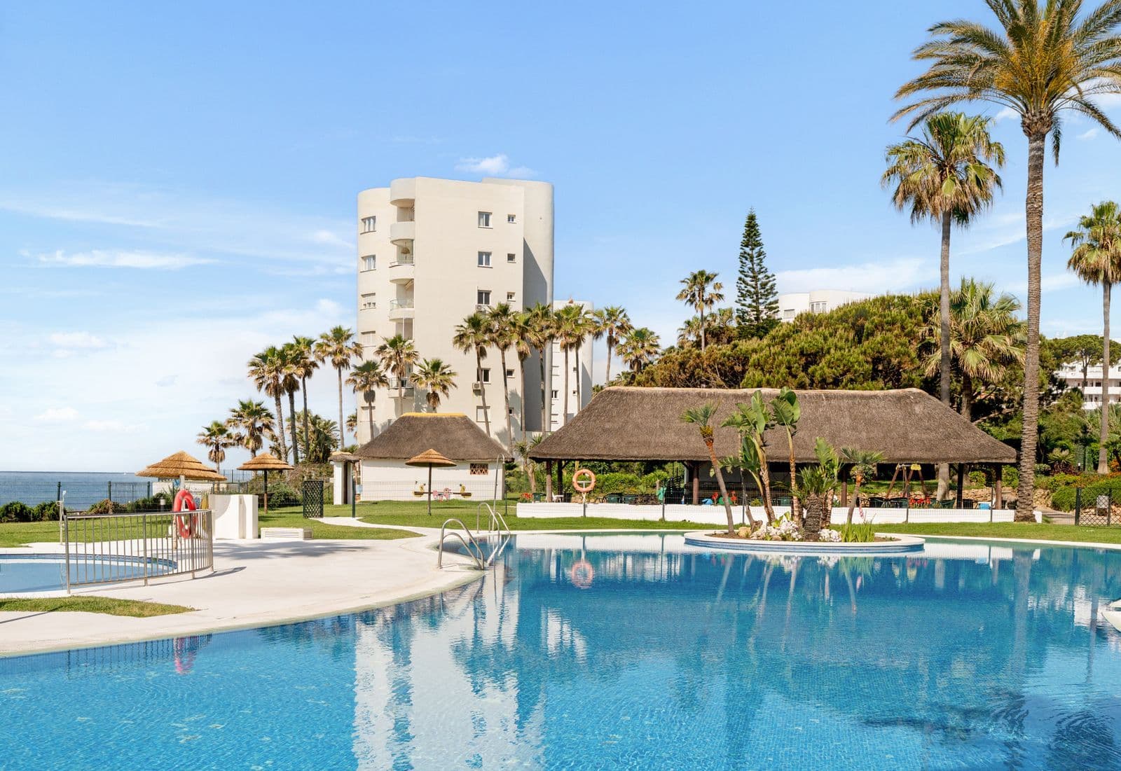 Middle Floor Apartment in Calahonda, Mijas