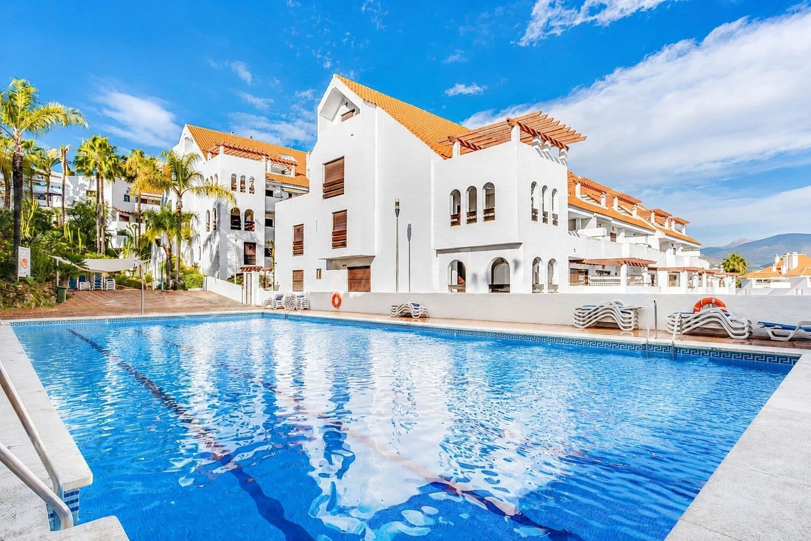 Middle Floor Apartment in Nueva Andalucía, Nueva Andalucía