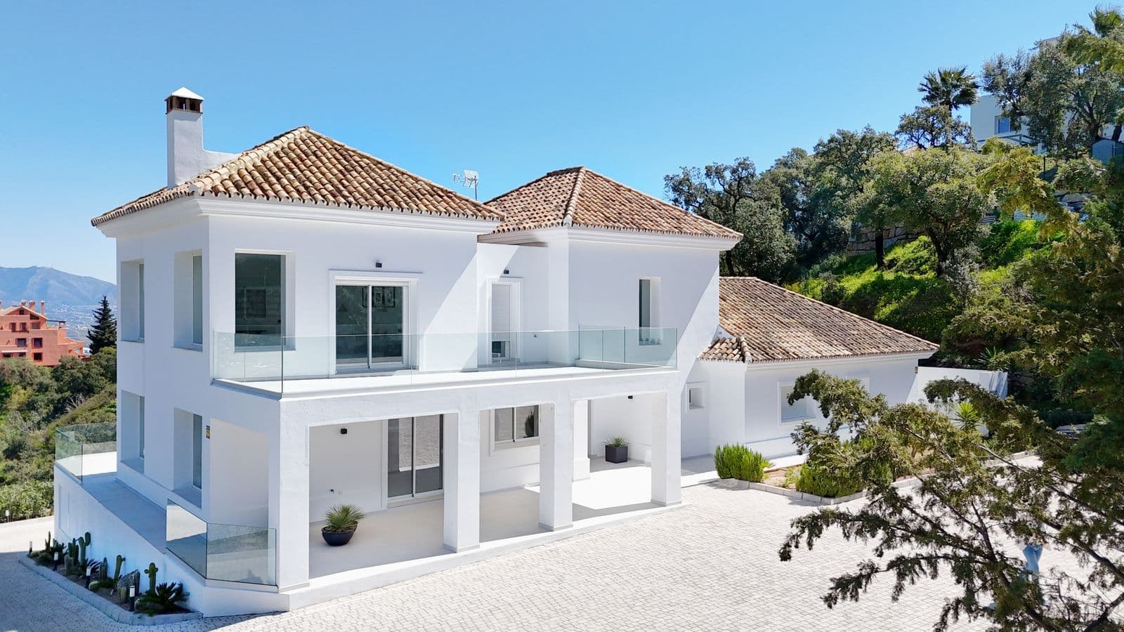 Detached Villa in La Mairena, Marbella East