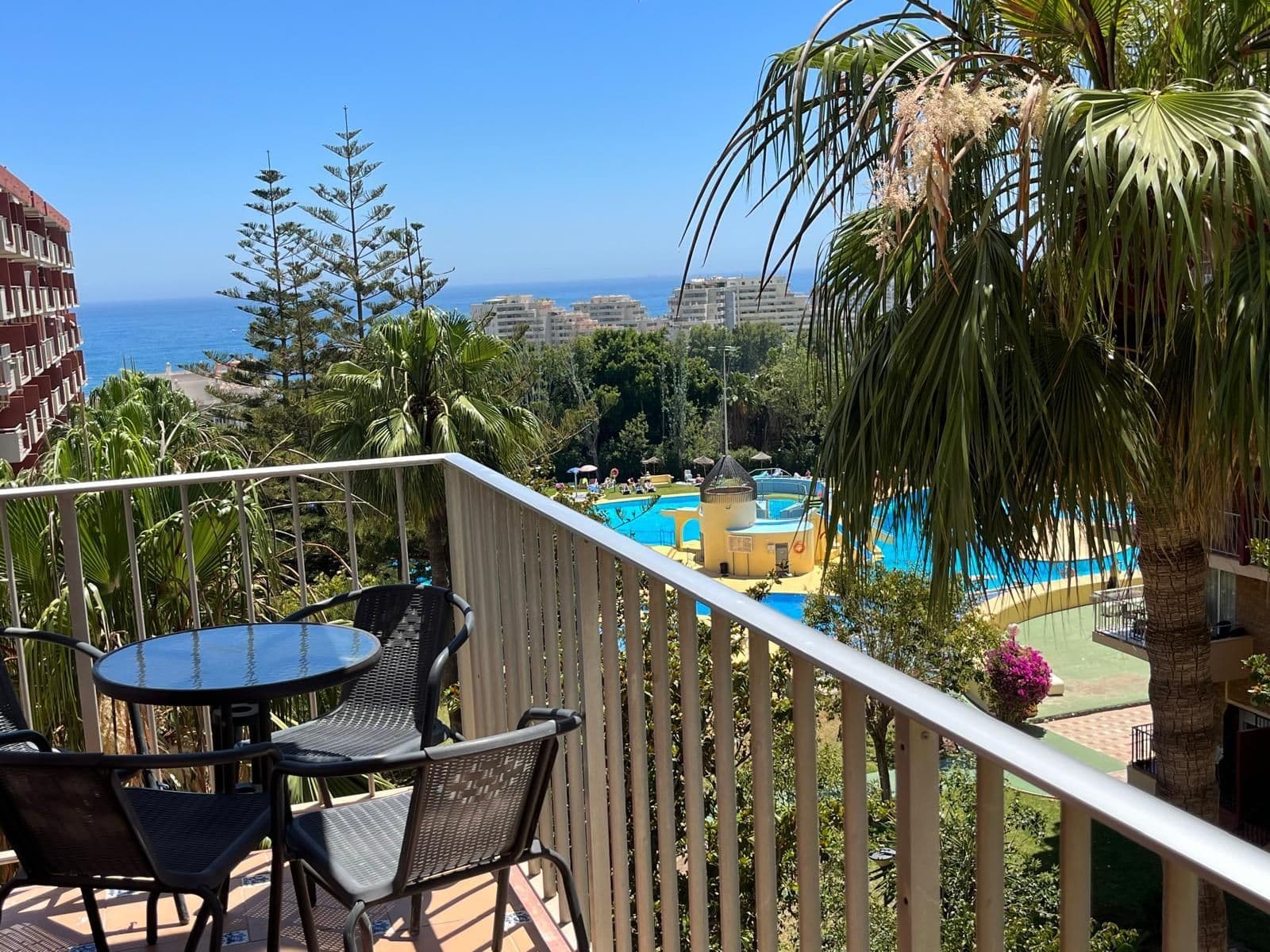 Middle Floor Apartment in Benalmadena Costa, Benalmádena