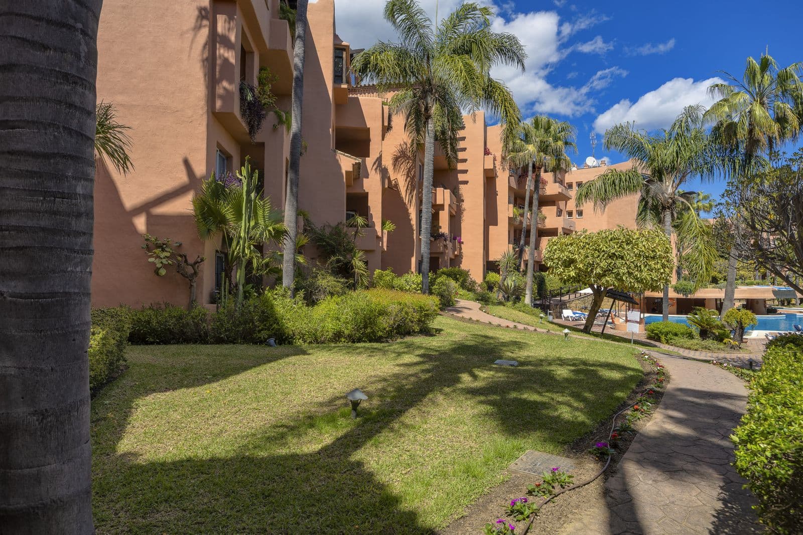 Middle Floor Apartment in The Golden Mile, Marbella