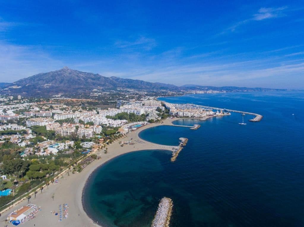 Middle Floor Apartment in Puerto Banús, Marbella