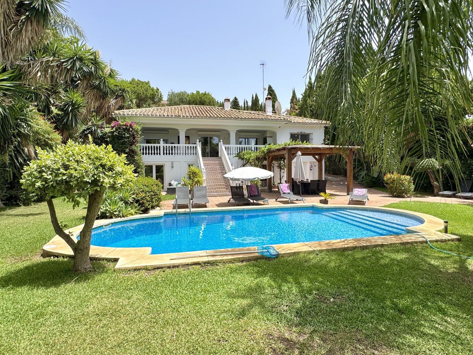 Detached Villa in Sierrezuela, Mijas