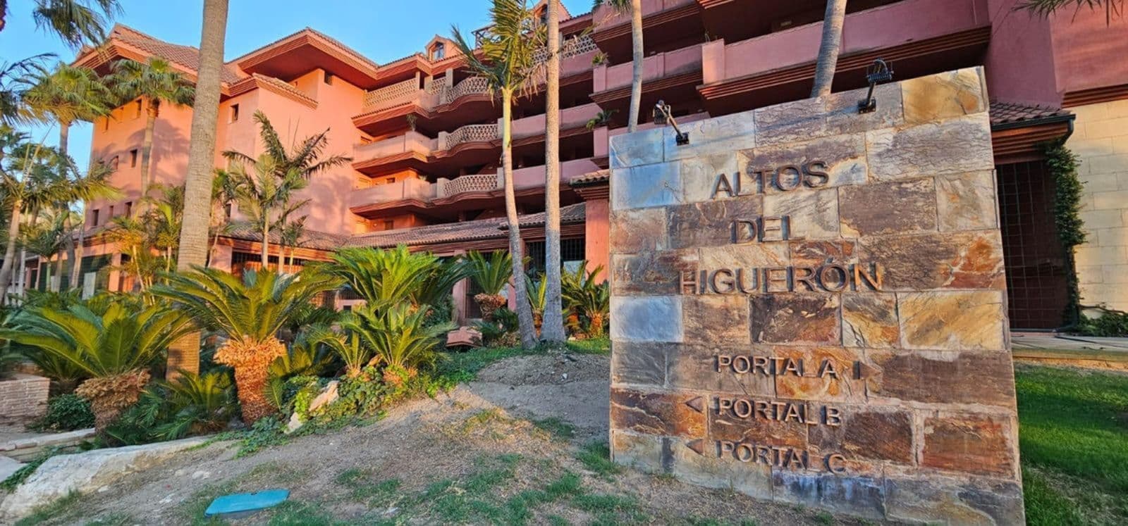 Middle Floor Apartment in Higueron, Fuengirola