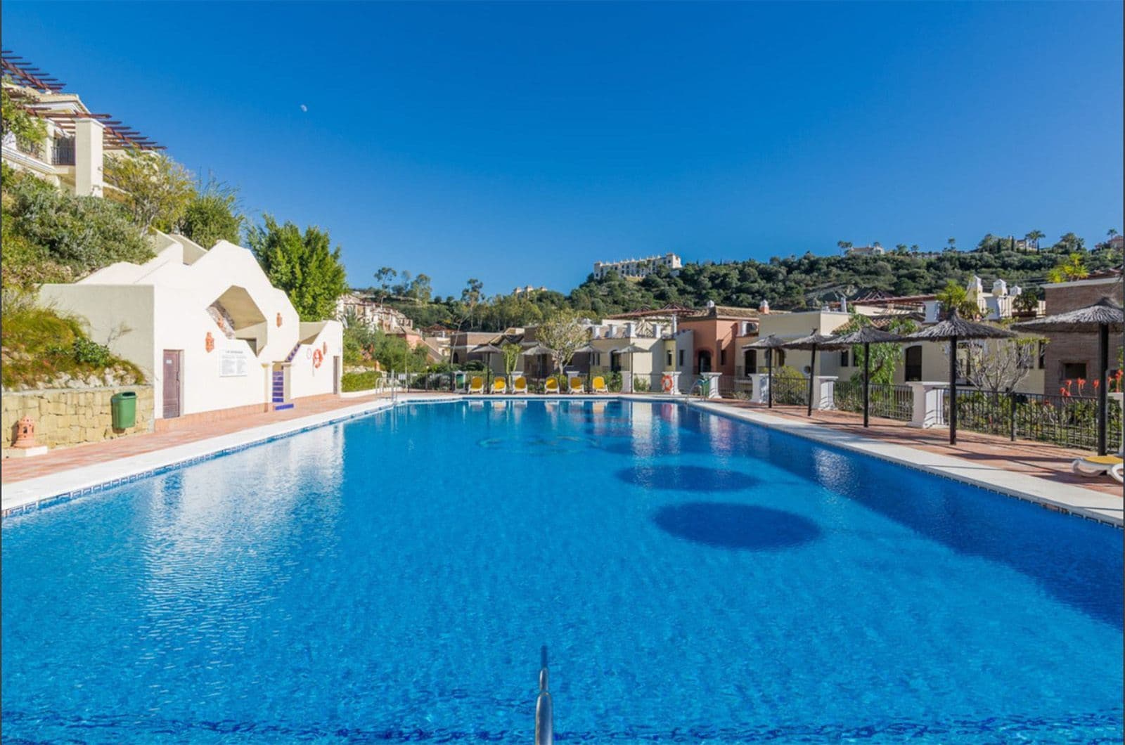 Middle Floor Apartment in Los Arqueros, Benahavís