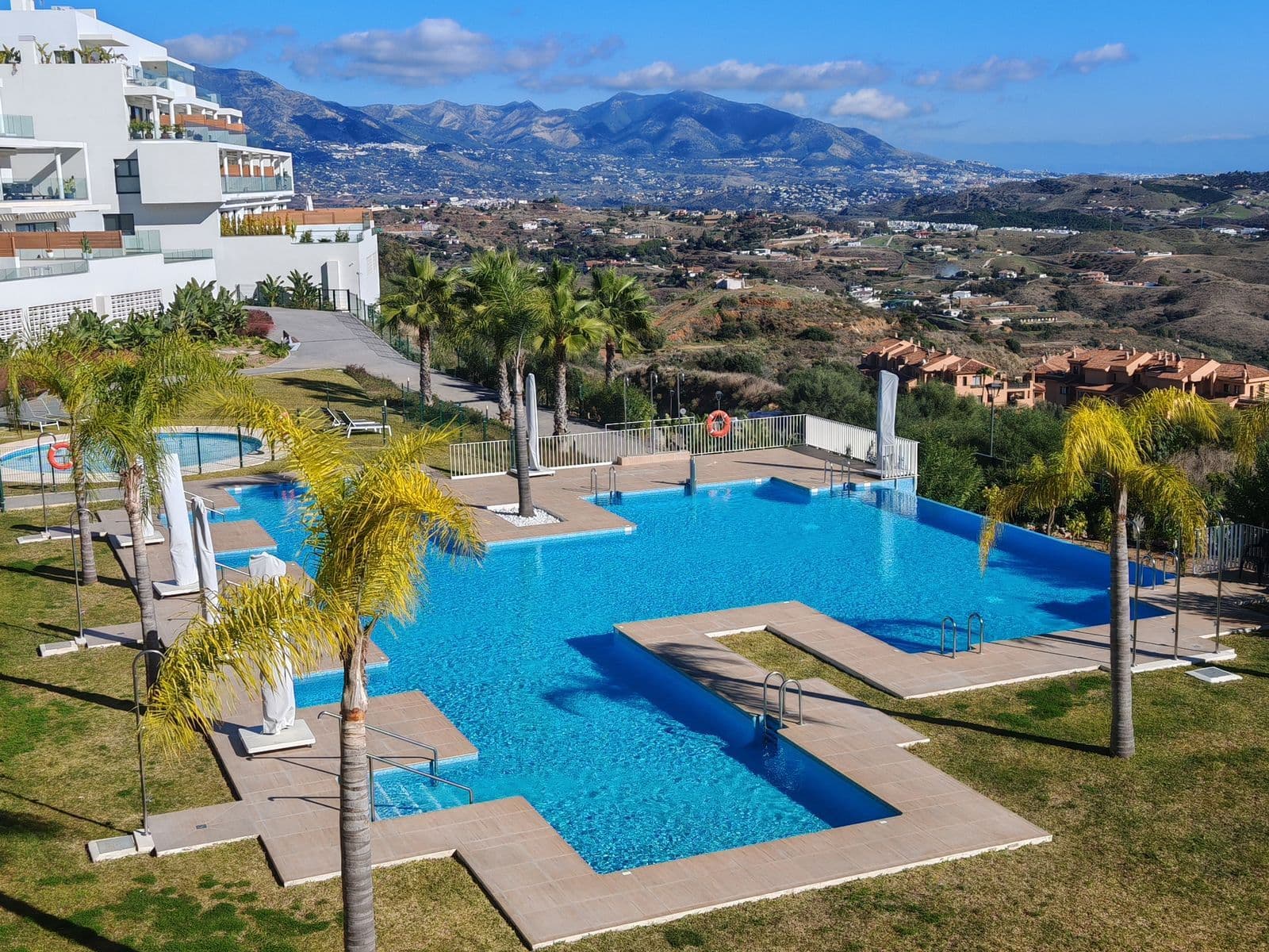 Middle Floor Apartment in Calanova Golf, Mijas