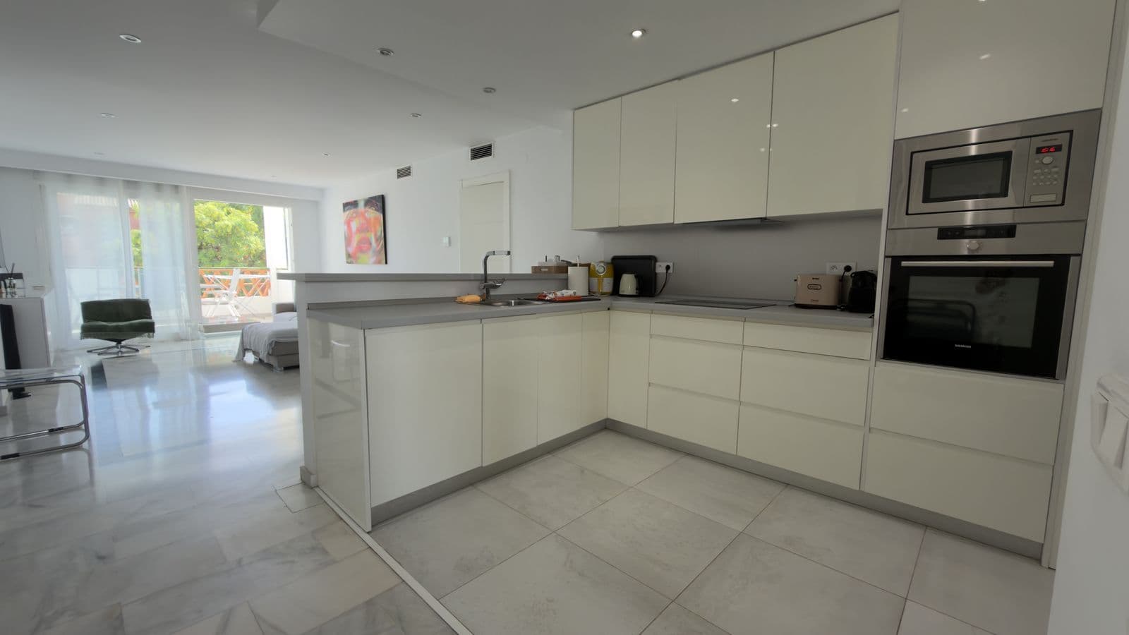 Middle Floor Apartment in Puerto Banús, Marbella
