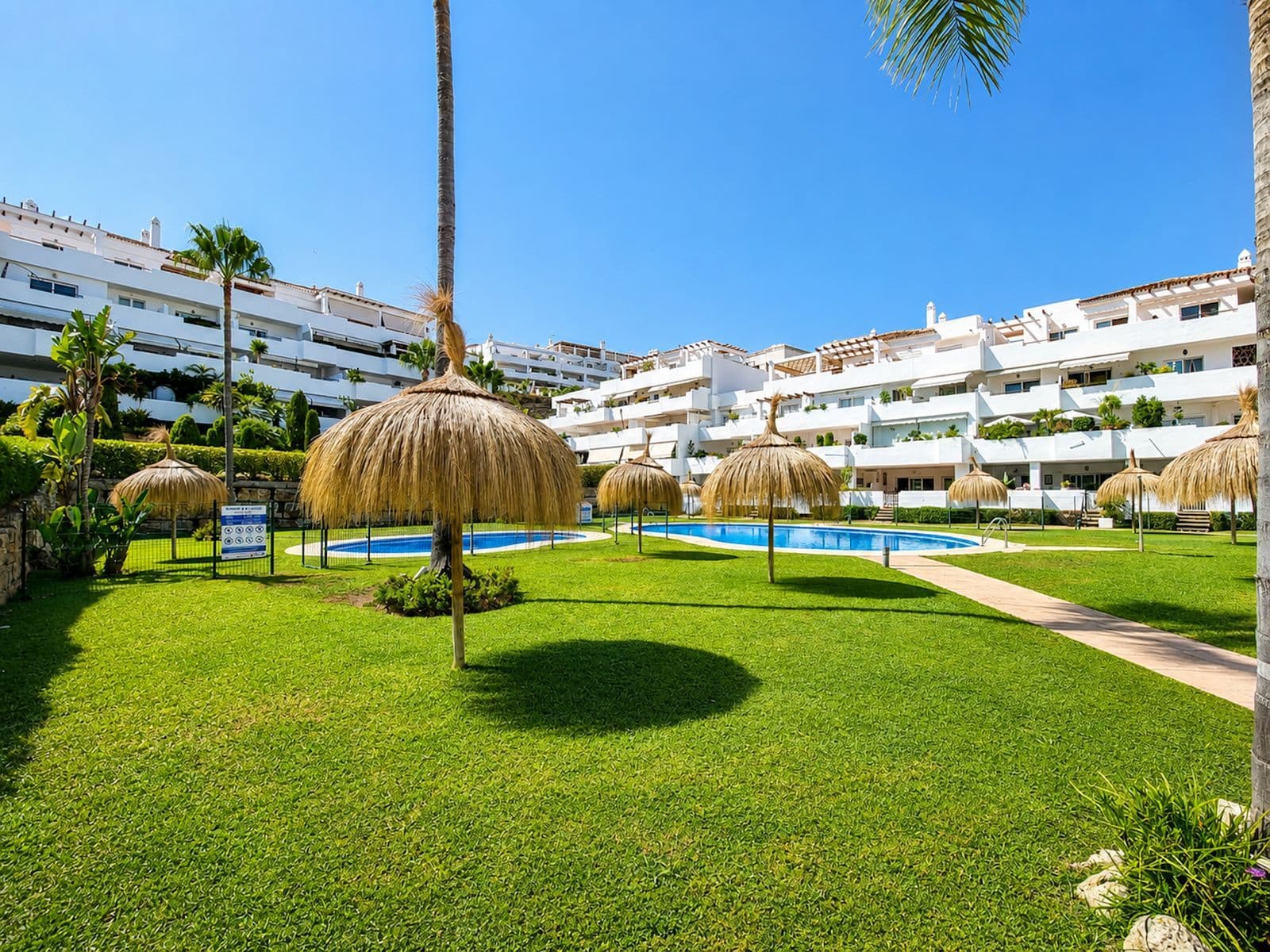 Top Floor Apartment in Selwo, Estepona