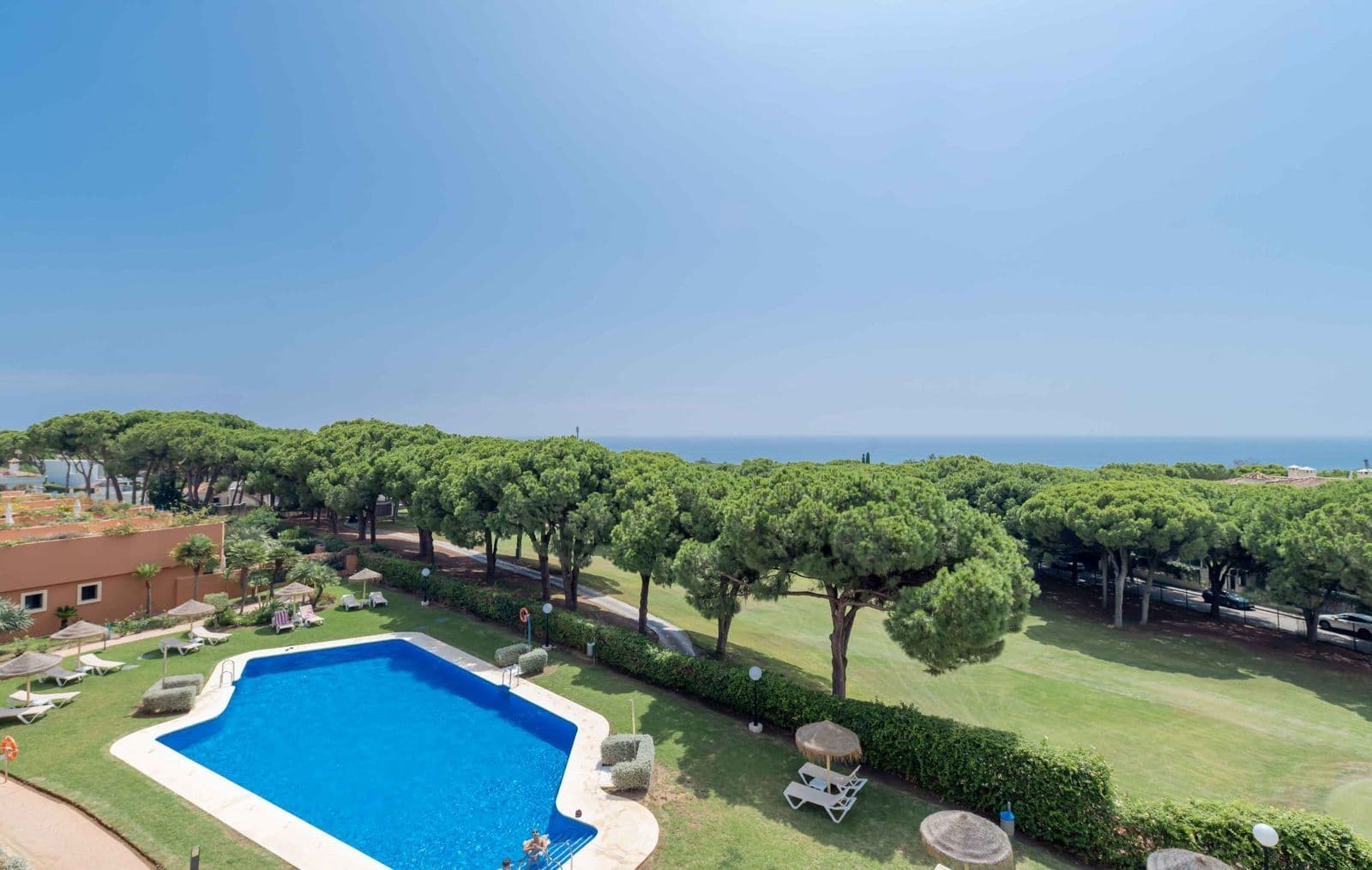 Top Floor Apartment in Cabopino, Marbella East