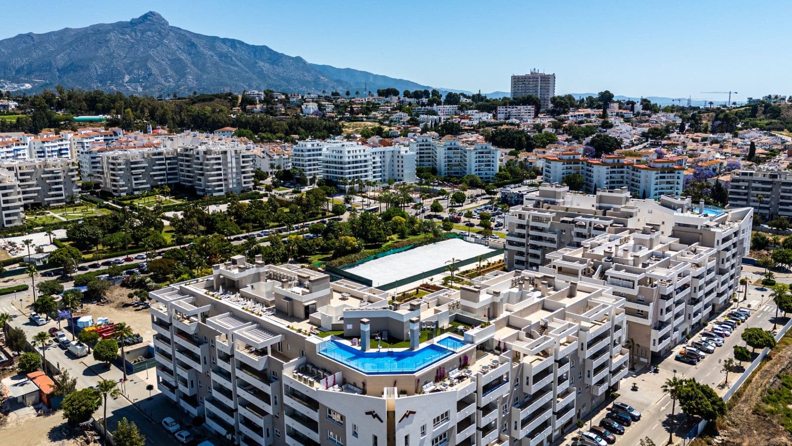 Middle Floor Apartment in Nueva Andalucía, Nueva Andalucía